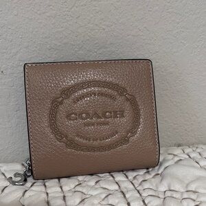 🌼🌼New Coach Brown Leather Wallet with burgundy interior